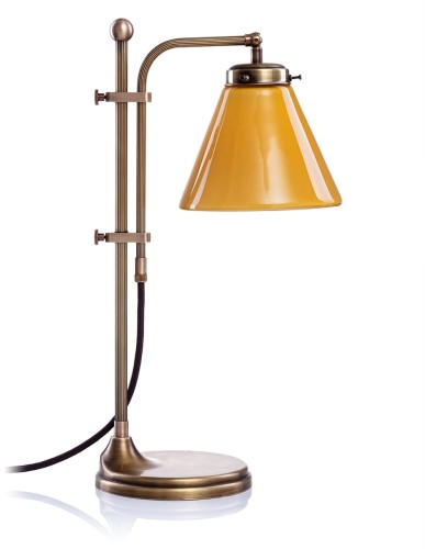Tischleuchte aus massivem Messing, höhenverstellbar – mit mundgeblasenem Opalglas in Cognac