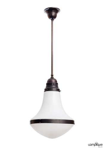 „Siemens-Leuchte“ (Behrens, um 1908) – Opalglas Ø 30 cm, Messing brüniert