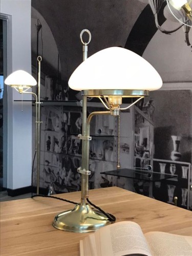 Tischleuchte aus Messing – handgefertigt, verstellbar, zeitlose Qualität