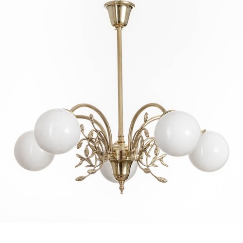 Florale Jugendstil-Leuchte in Ausführung Berliner Messing mit Eichel- und Blattmotiven und Kugelgläsern aus Opalglas