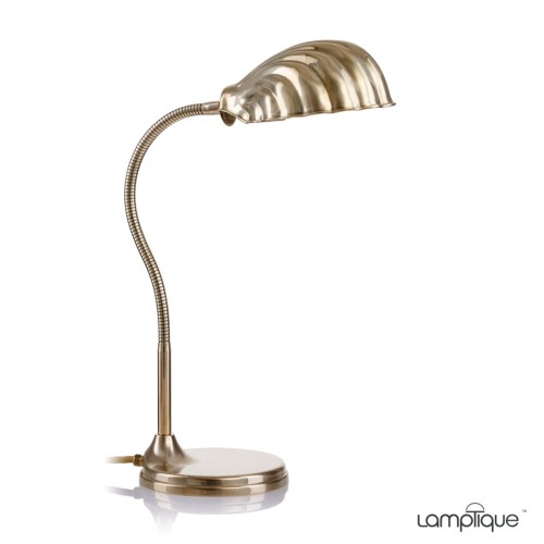 Schreibtischleuchte aus massivem Berliner Messing mit Muschelschirm. Poliert nach Berliner Art, mit flexiblem Schwanenhals und klassischem Textilkabel.