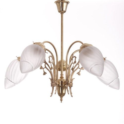 Floraler Jugendstil-Kronleuchter aus Messing mit Glockenblüten und Opalinglasschirmen