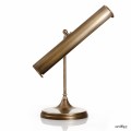 „Eine funktionale Schreibtischleuchte wie aus alten Tagen: Messing, LED-Licht, Kugelgelenk-Reflektor und stoffummanteltes Kabel.“